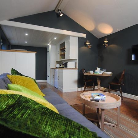 Courtyard Cottages Lymington, 2 Adults Only エクステリア 写真