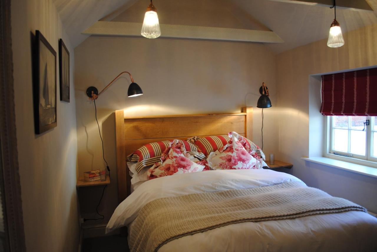Courtyard Cottages Lymington, 2 Adults Only エクステリア 写真